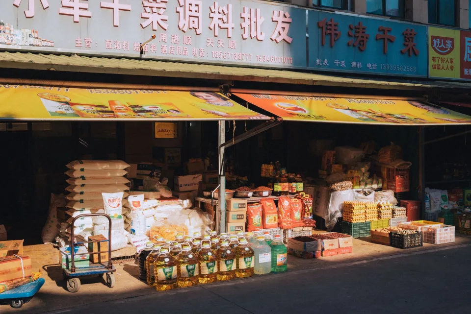Hàng hoá thiết yếu có sẵn tại quầy